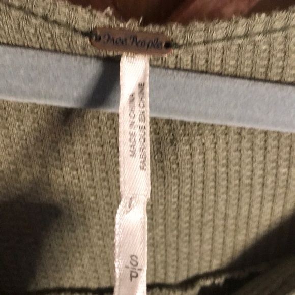 Free People army green tunic sweater - Picture 2 of 6